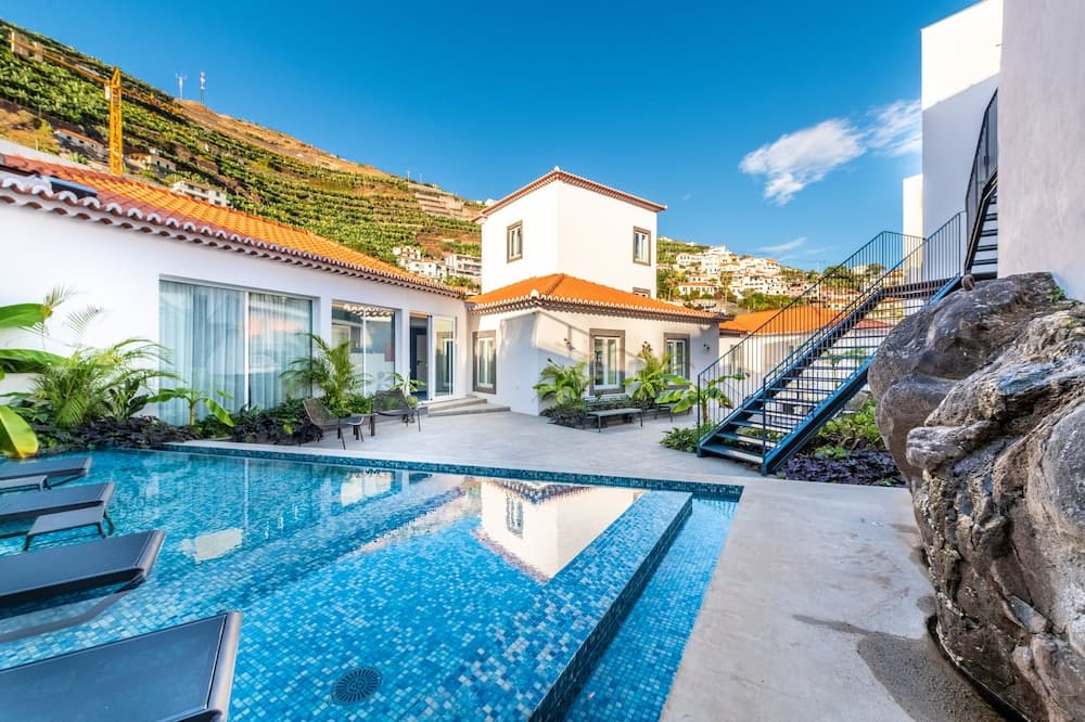 Pestana Fisherman Village