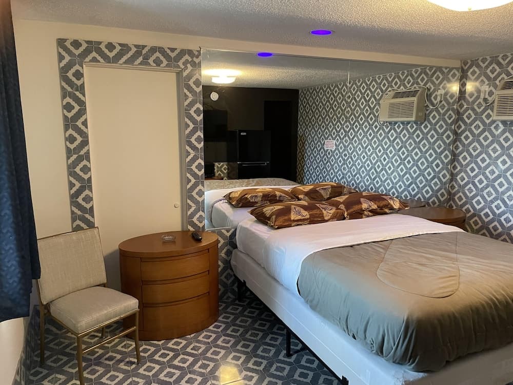 Carole Motel