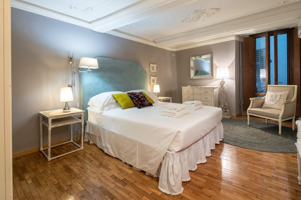 Uffizi Romantic Flat by Mmega