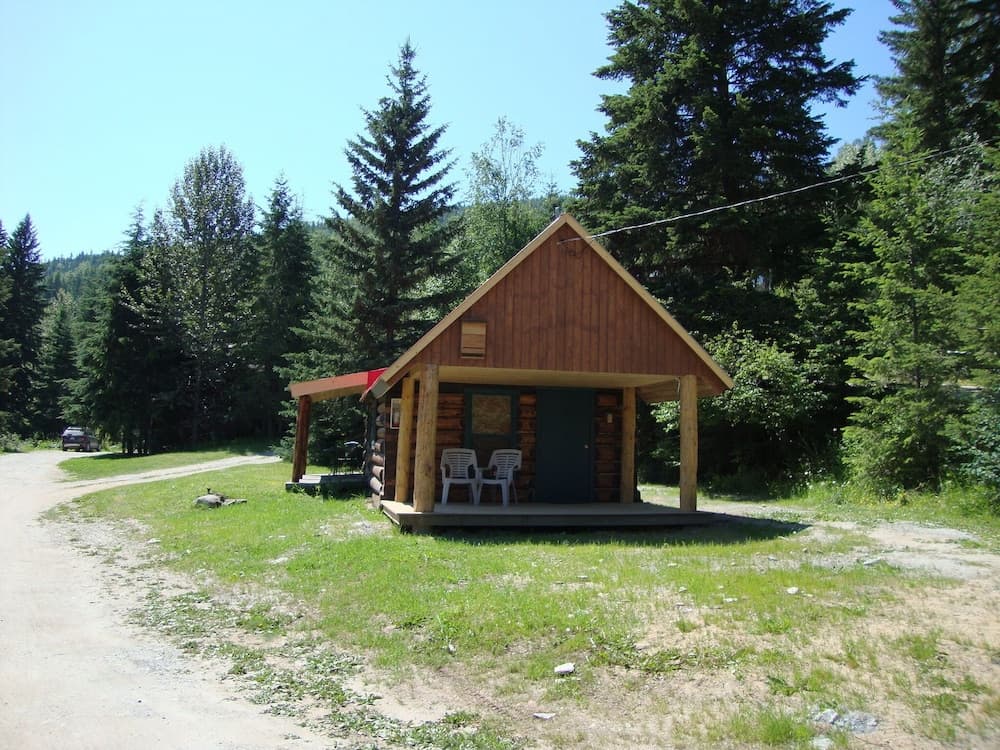 Helmcken Falls Lodge