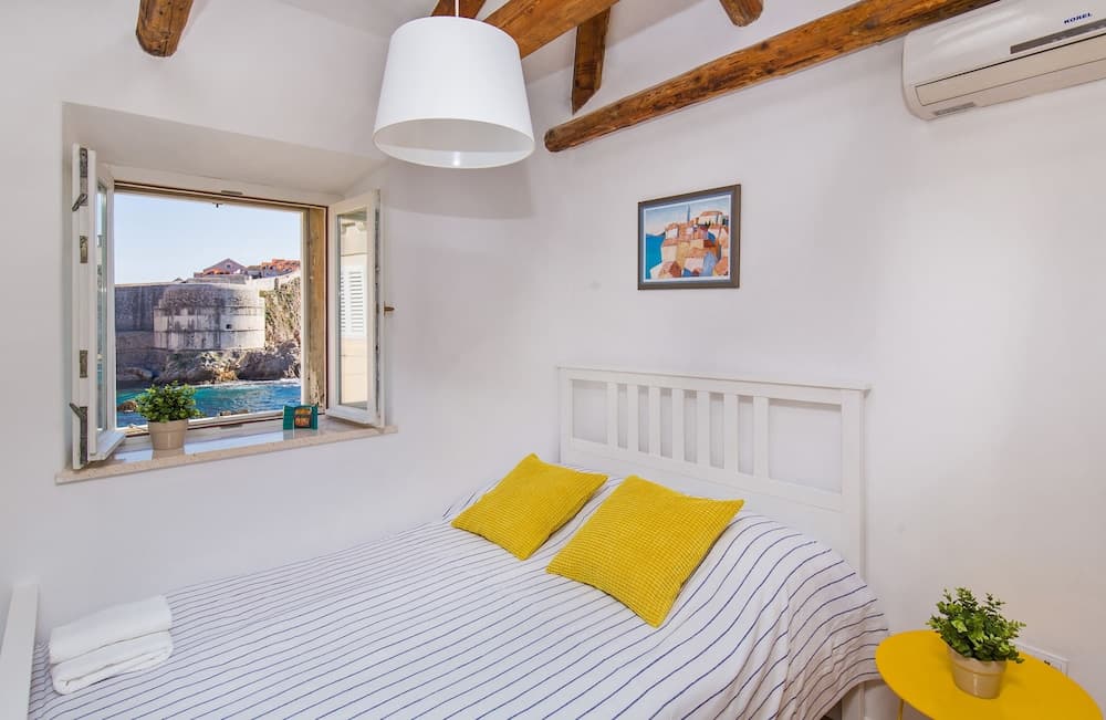 The Walls Studios by Irundo