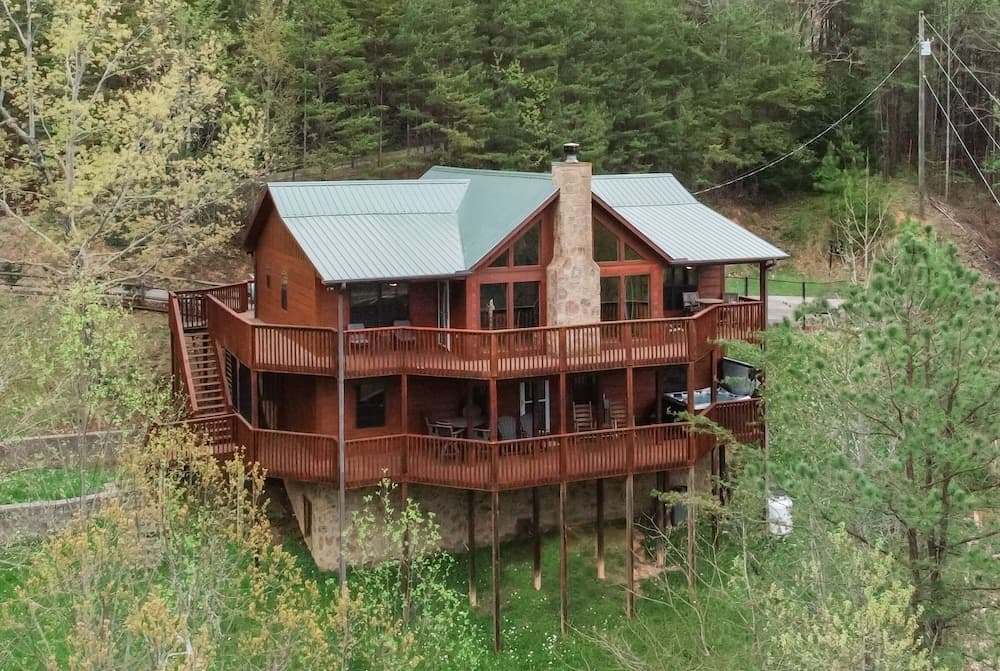Barefoot Cabin 4 Bedroom Cabin by RedAwning