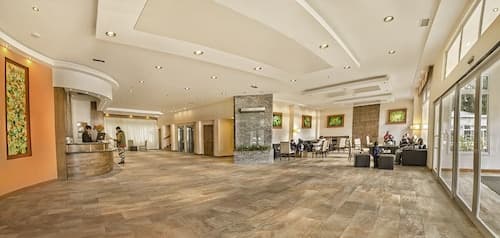 Huinid Pioneros Hotel