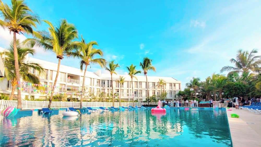 Hotel On Vacation Blue Cove