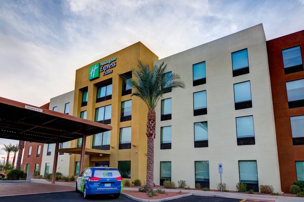Holiday Inn Express Hotel & Suites Phoenix North Scottsdale by IHG