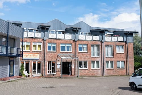 Café & Hotel am Holzhafen