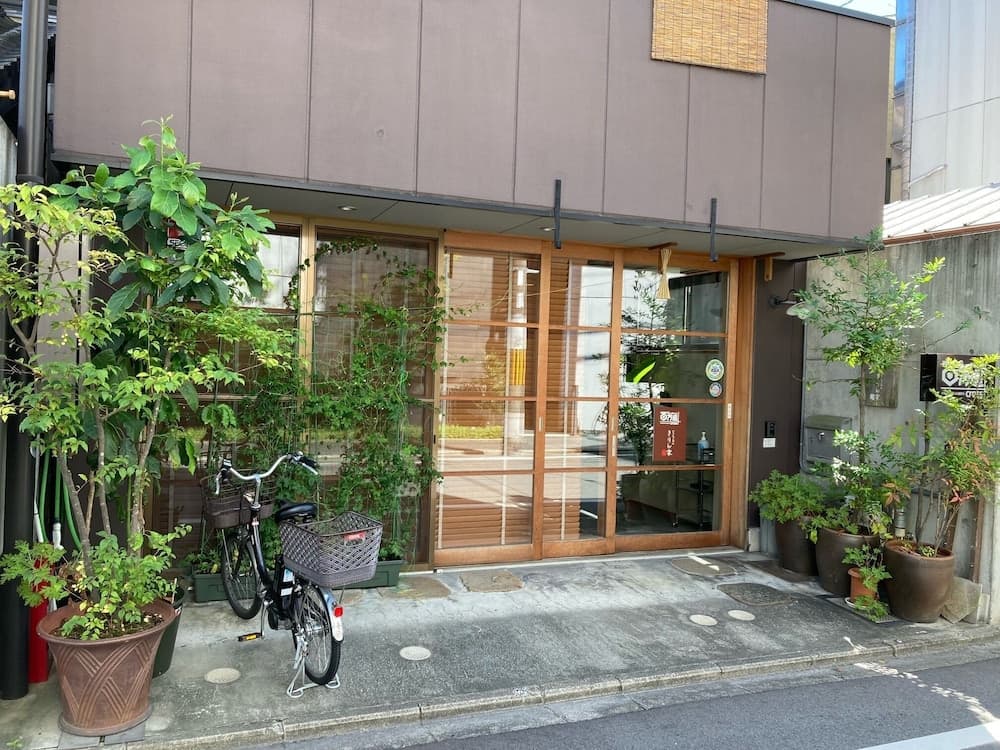 Guesthouse Hyakumanben Cross