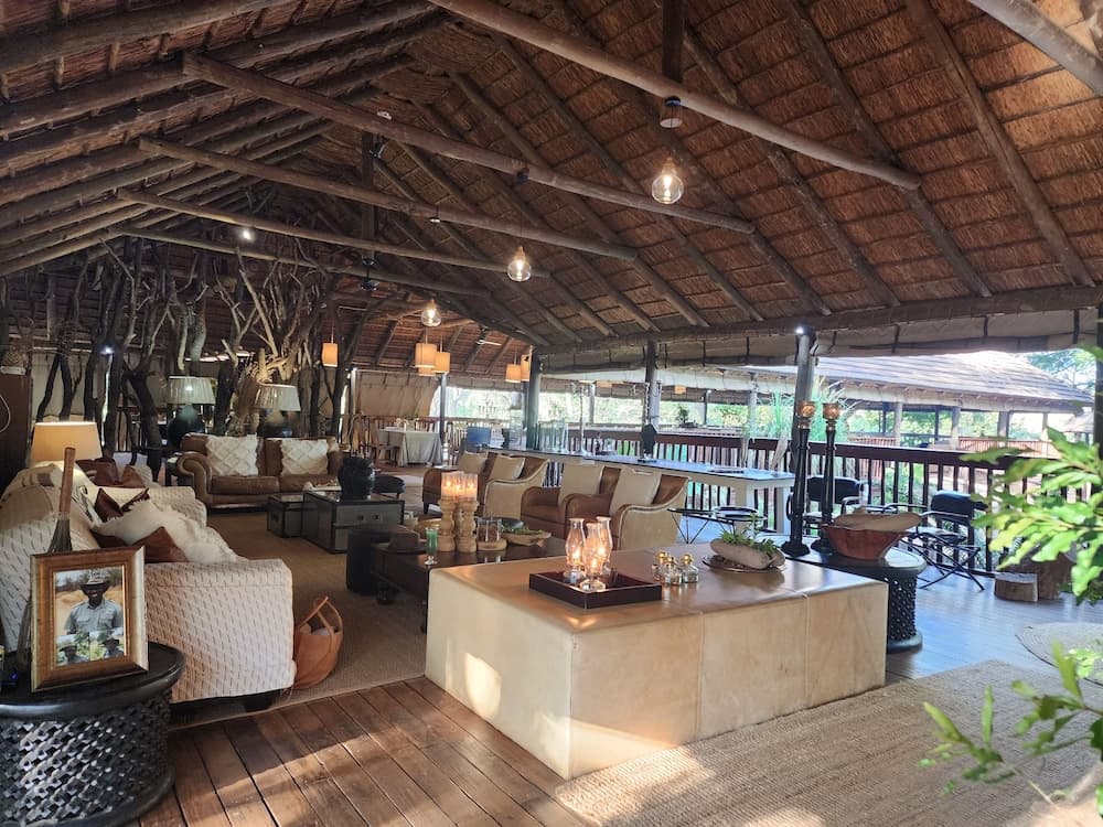 Lobi dinlenme salonu