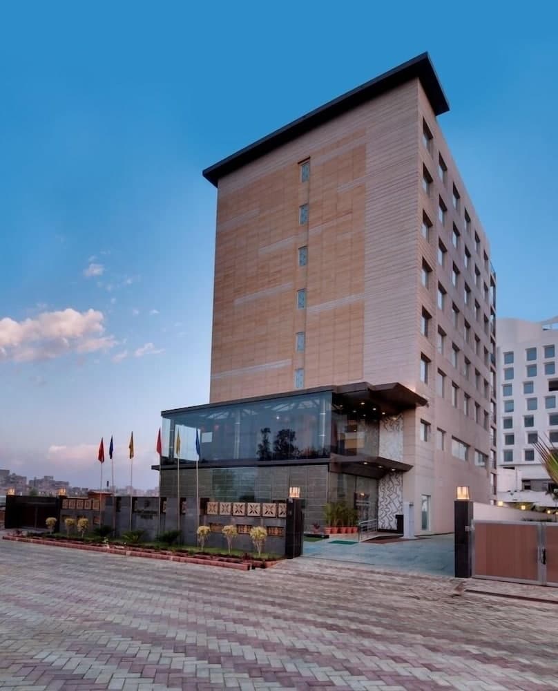 The Golden Palms Hotel & Spa Delhi