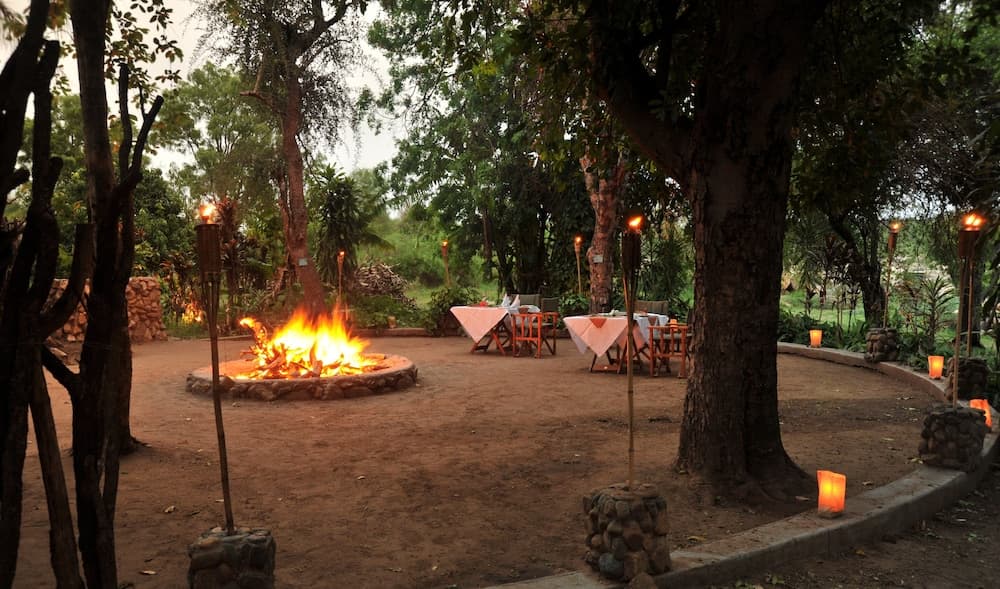 Açık havada yemek servisi