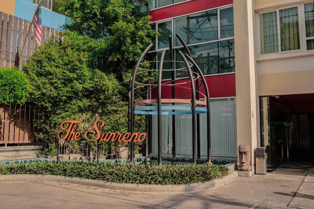 The Sunreno Hotel