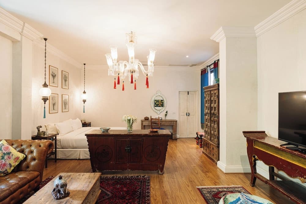 At Niman Conceptual Home