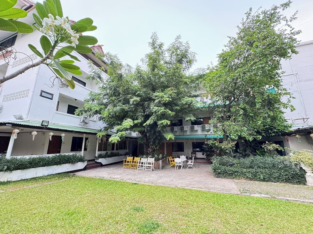 Collection O Khu Mueang near Tha Phae Gate (formerly Lai Thai Guesthouse)