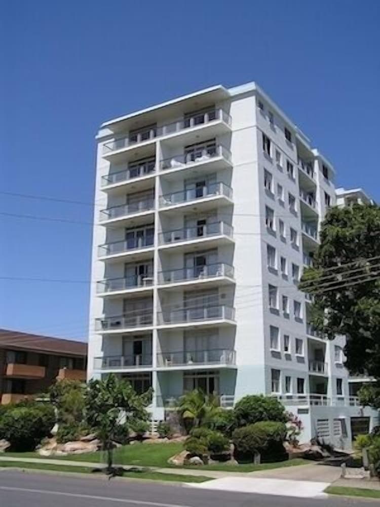 Tradewinds Apartments