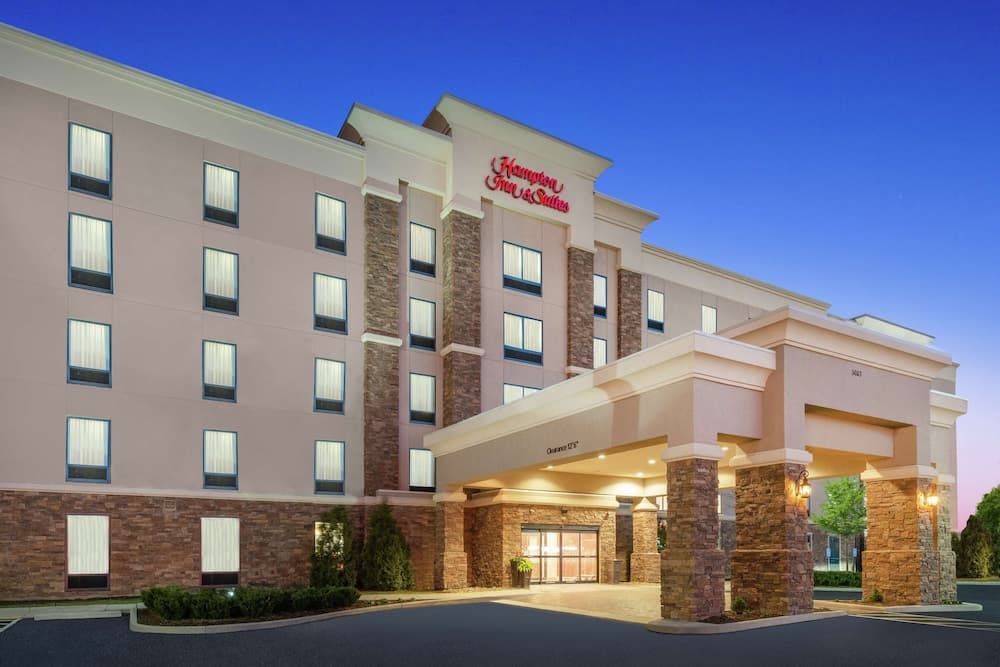 Hampton Inn & Suites Roanoke Airport