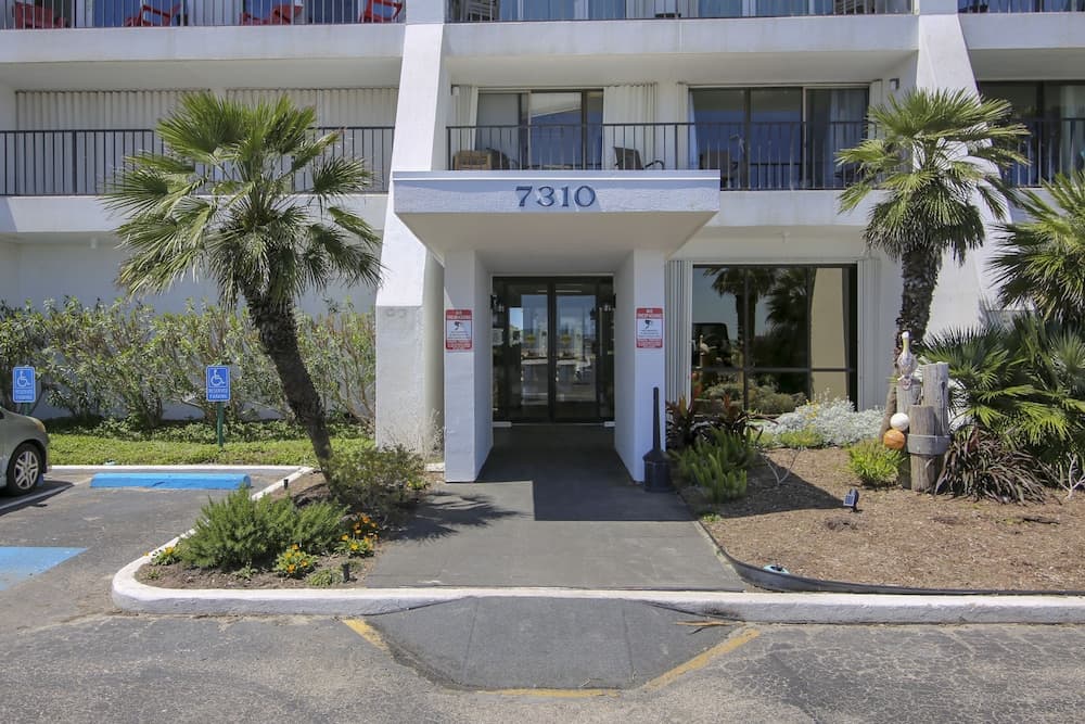 By The Sea Gulf View Deluxe Condo