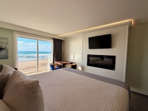 The Sandcastle Beachfront Hotel