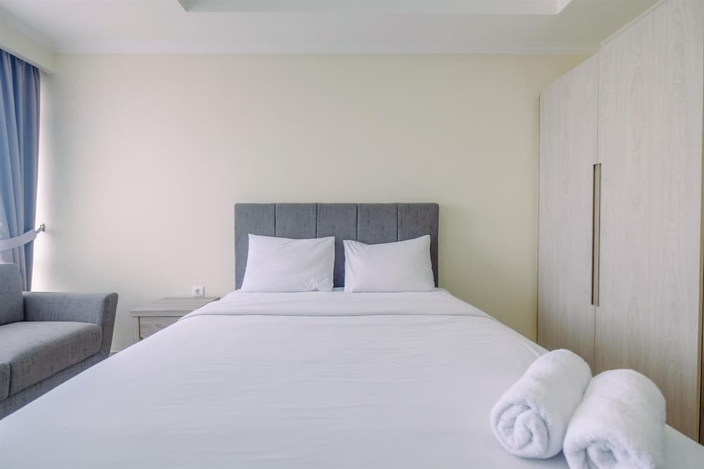Warm and Cozy Studio Room at Menteng Park Apartment