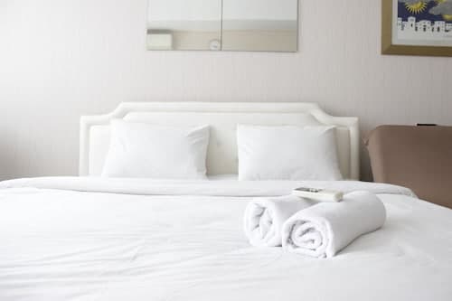 Bright Studio Room at Dago Suites Apartment near ITB