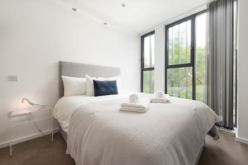 Modern Kingston Home Close to Hampton Court Palace by Underthedoormat