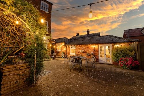 Compton House Snug