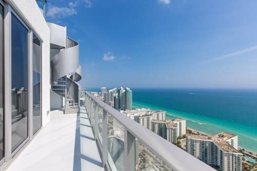Hyde Beach House Luxury Condo-resort 2 Bedroom Condo by RedAwning
