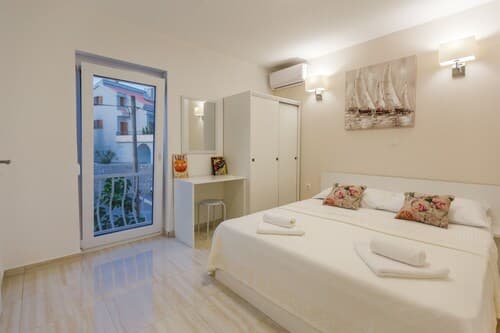 Apartmani Studio Sleeps 2 -parking -private Garden