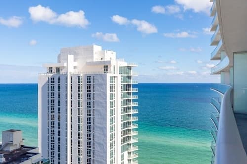 Hyde Side Ocean View 1 Bedroom Condo by RedAwning