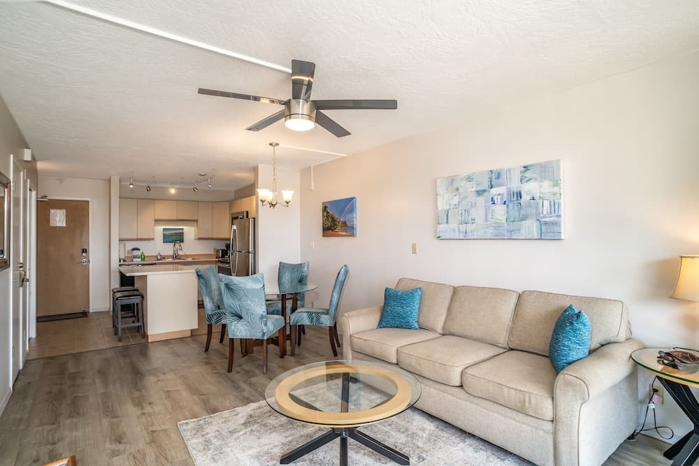 Maui Banyan H506 1 Bedroom Condo by RedAwning