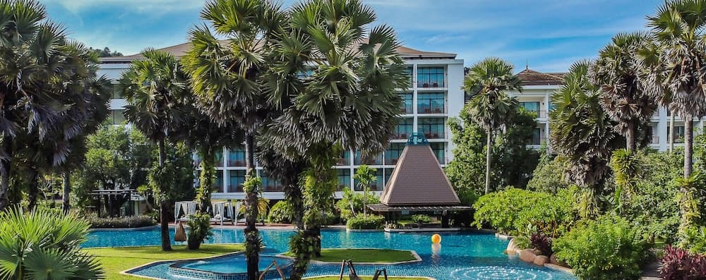 Naithonburi Beach Resort