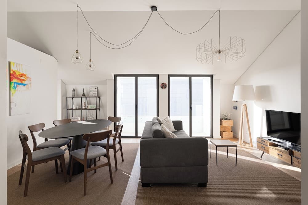 JOIVY 2-BR Flat w/Garage near Castelo de S. Jorge