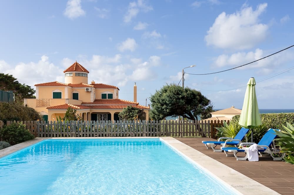 JOIVY Splendid 4-BR House w/Swimming Pool & Sea View