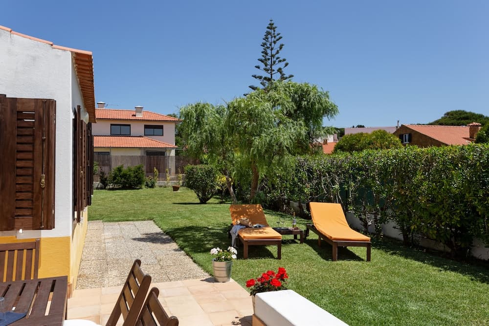 JOIVY 3-BR Cottage w/Terrace & Garden in Colares