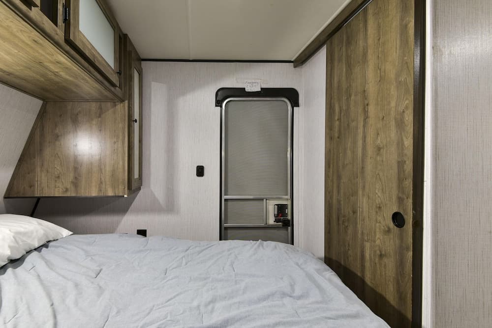 Givens Glamper Heartland W 3 Beds, Outdoor Pool, Views for Days