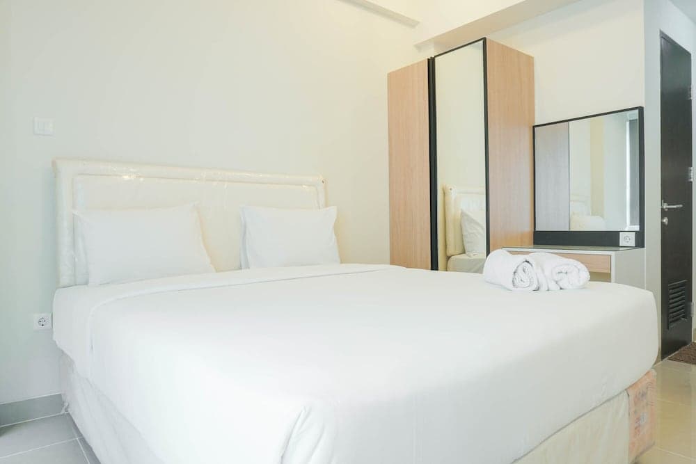 Cozy Living Studio Mustika Golf Apartment