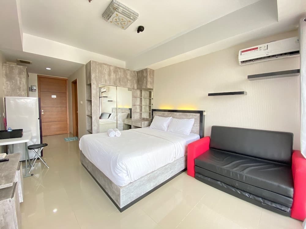 Bright Studio Room at Beverly Dago Apartment