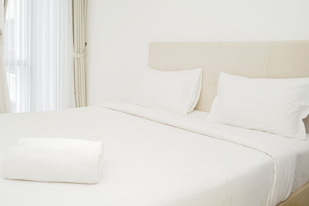 Comfort with Garden View Studio Apartment M-Town Residence