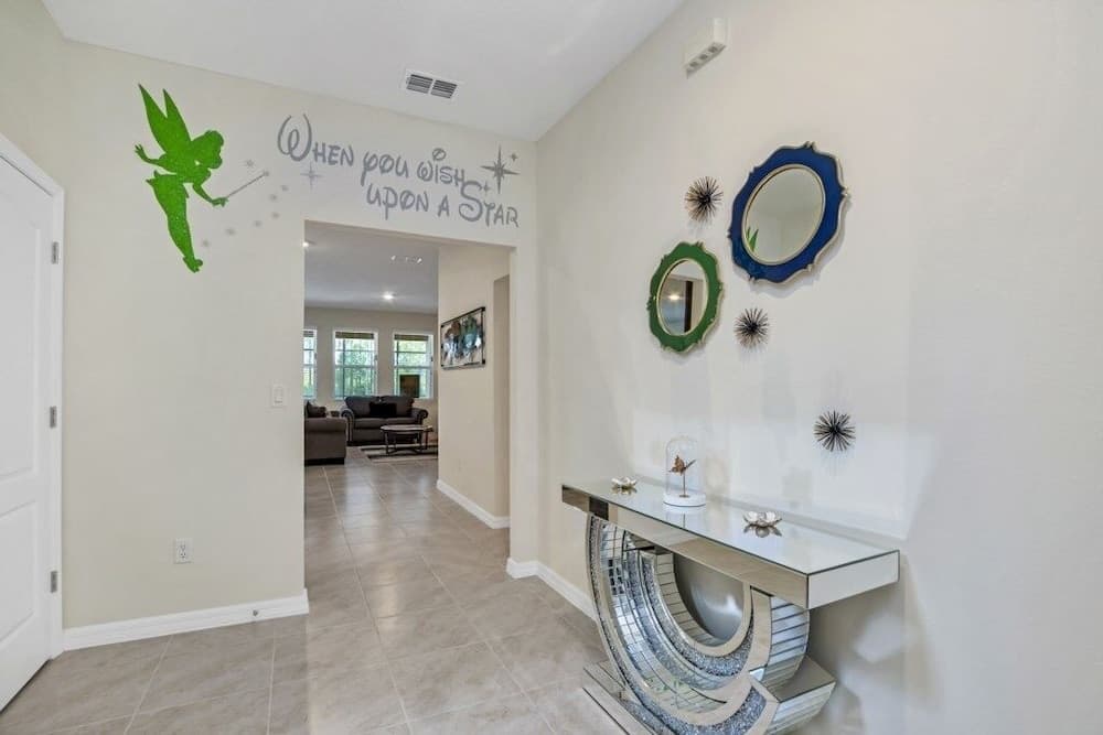 6 Bed 4 Bath Solterra Beautiful Home! 6 Bedroom Villa by RedAwning