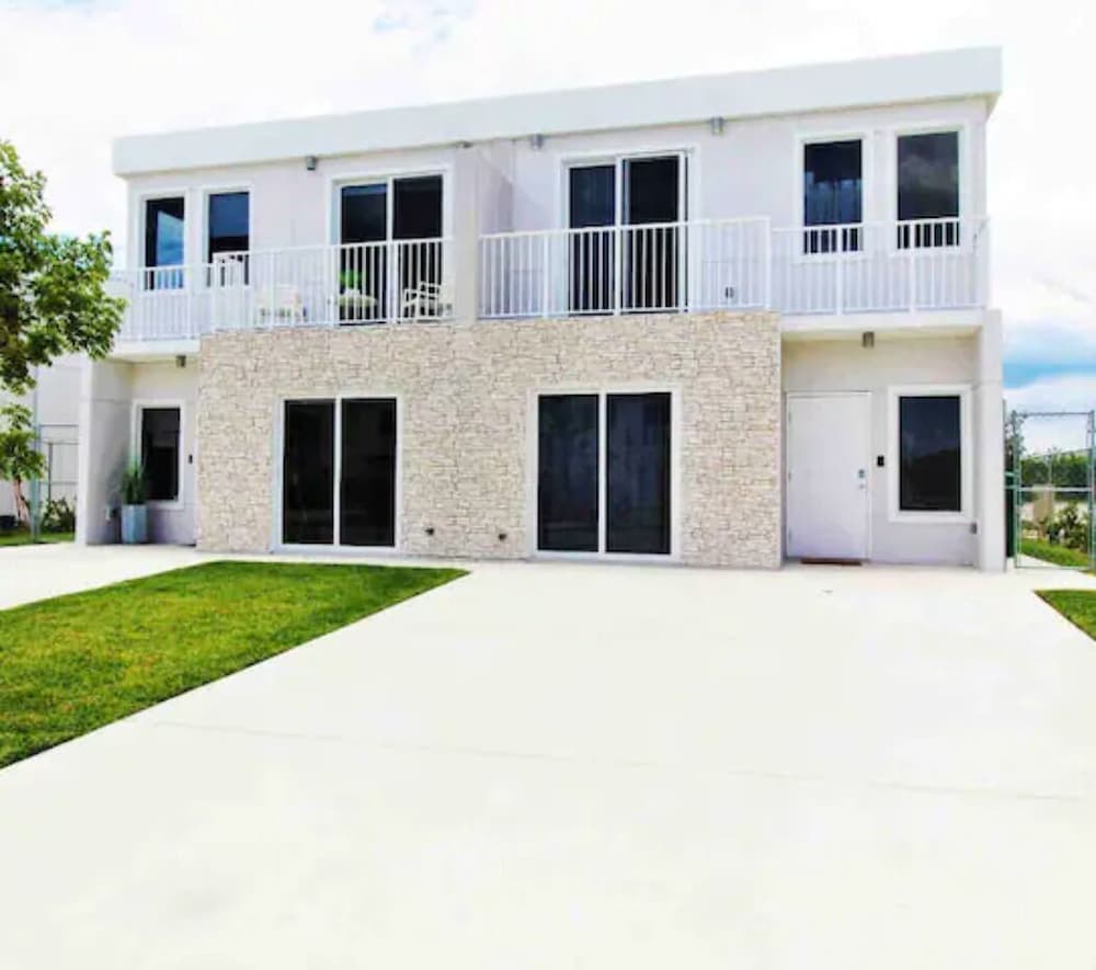 Comfortable European Style Home 4BR 4BA in Miami by ASVR-13670