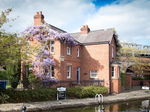 Lock Keepers Cottage - Detached House in the City