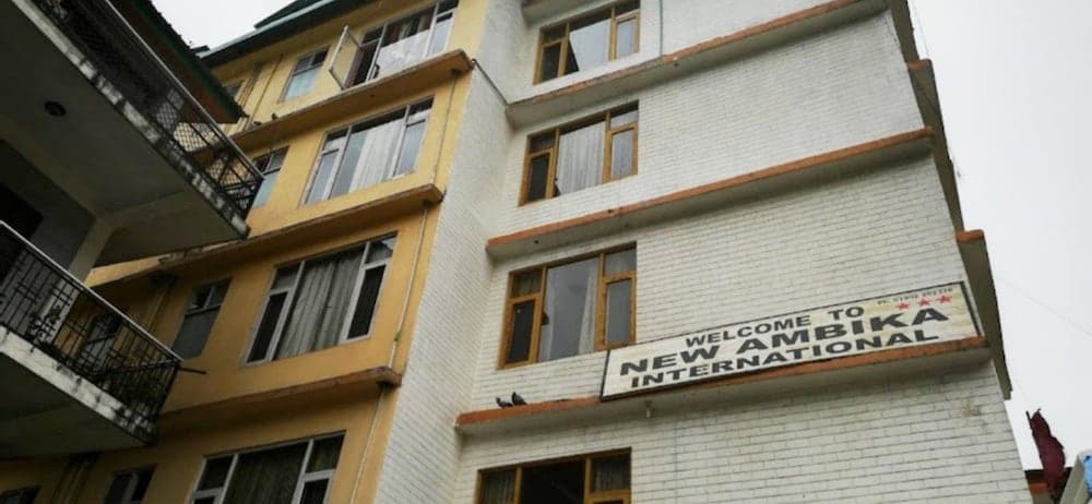 Goroomgo New Ambika Mall Road Manali