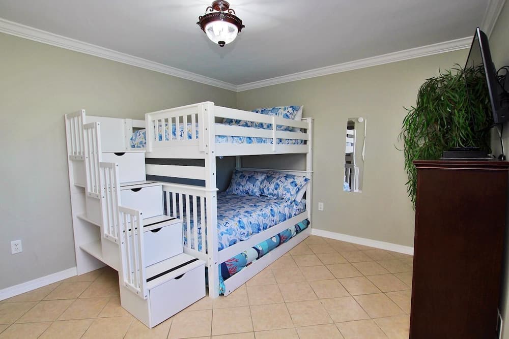 Island Winds West 280