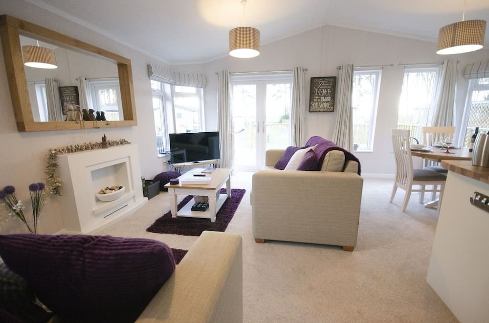 Hollicarrs Long Lane Lodge