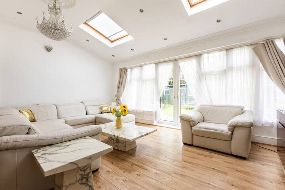 Cosy 3 Bedroom House in Kingston