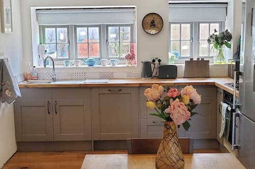 3 Bedroom Cottage - Hot Tub, Garden, Parking