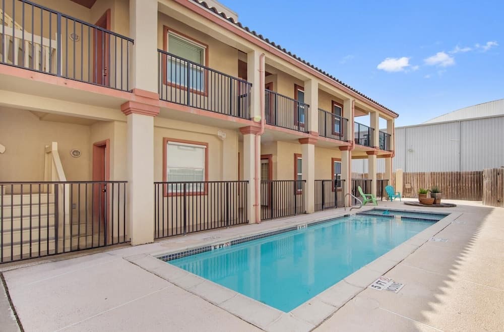 Condo w Semi-private Pool & Just 1 Block to Beach!