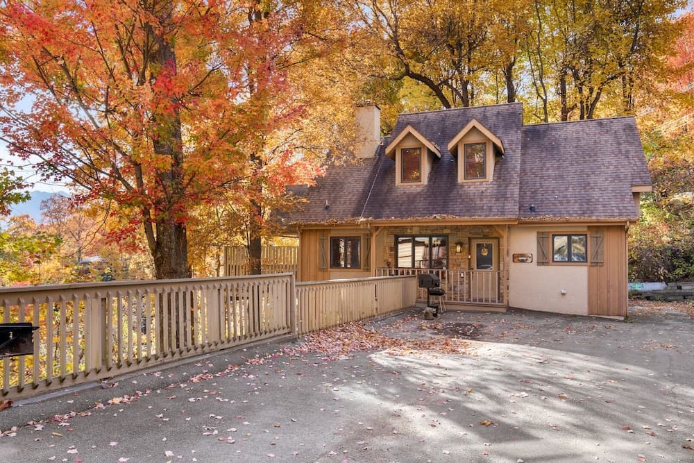 Bear Crossing Cabin by Jackson Mountain Rentals