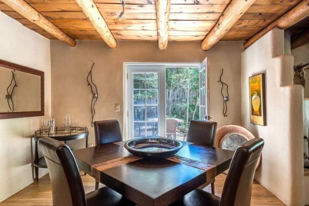 La Luz - Luxurious East Side Adobe With Hot Tub and Kiva Fireplace, Walk Everywhere