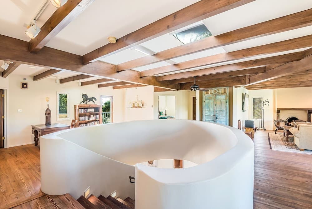 Encantada - Spacious and Luxurious Home, Walk to The Plaza