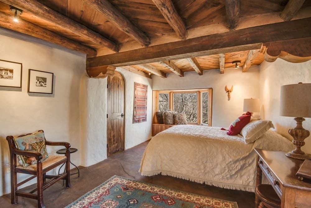 Hacienda Rose - Historic East Side Adobe Estate, Lovingly Restored, Two Blocks to Canyon Rd